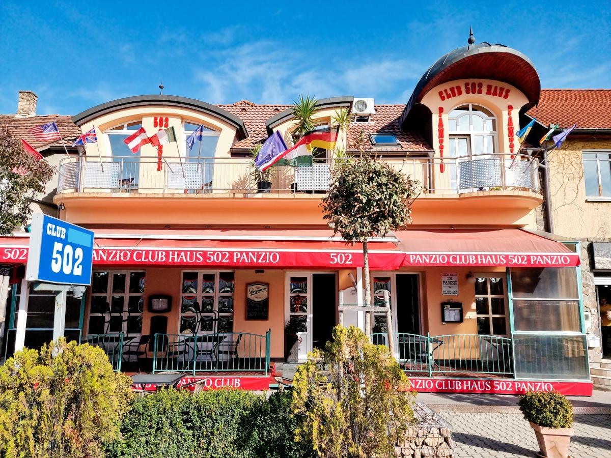 Club Haus 502 Kalocsa Bed & Breakfast Exterior foto