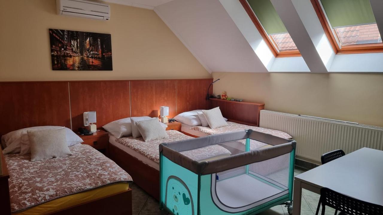Club Haus 502 Kalocsa Bed & Breakfast Exterior foto